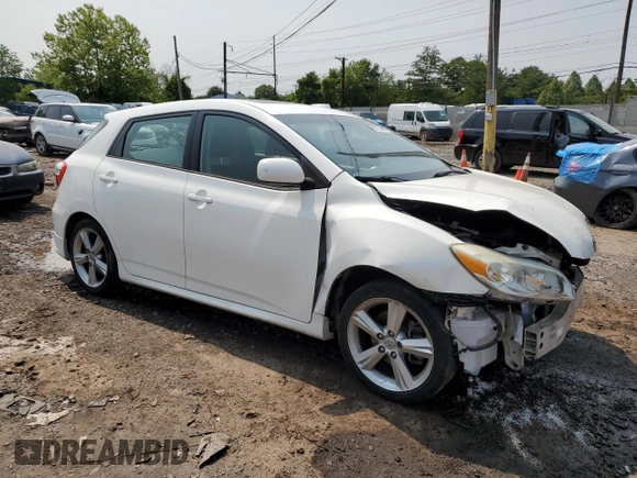 2009 Toyota Matrix S z VIN 2T1KE40E69C005557, wystawiony jako Copart lot #58575935 z przebiegiem 131 990 mil mil oraz Szkoda całkowita • Salvage title. Historia ofert i sprzedaży dostępna na DreamBid. Obrazek 4.