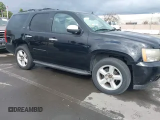 2008 Chevrolet Tahoe LTZ z VIN 1GNFK130X8R218063, wystawiony jako IAAI lot #41495879 z przebiegiem 276 029 mil mil oraz . Historia ofert i sprzedaży dostępna na DreamBid. Obrazek 1.