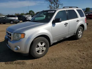 2012 Ford Escape XLT z VIN 1FMCU0DG7CKA23370, wystawiony jako Copart lot #53085265 z przebiegiem 170 508 mil mil oraz Szkoda całkowita • Salvage title. Historia ofert i sprzedaży dostępna na DreamBid. Obrazek 1.