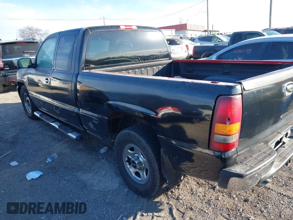 2000 GMC New Sierra 1500 SL with VIN 2GTEC19VXY1378408, listed as a IAAI auction lot 41385643 with 267,139 mi miles. Bid and sale history available at carsss.com. Image 3.