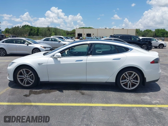 2013 Tesla Model S with VIN 5YJSA1CG4DFP21658, listed as a IAAI auction lot 42398609 with 116,068 mi miles and . Bid and sale history available at DreamBid. Image 14.