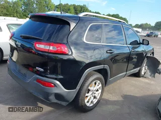 2017 Jeep Cherokee Latitude z VIN 1C4PJMCB0HW637544, wystawiony jako IAAI lot #42737960 z przebiegiem 105 027 mil mil oraz . Historia ofert i sprzedaży dostępna na DreamBid. Obrazek 4.