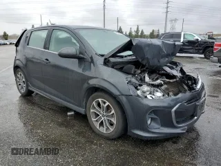 2018 Chevrolet Sonic LT z VIN 1G1JD6SGXJ4100342, wystawiony jako Copart lot #49188795 z przebiegiem 92 254 mil mil oraz Szkoda całkowita • Salvage title. Historia ofert i sprzedaży dostępna na DreamBid. Obrazek 4.