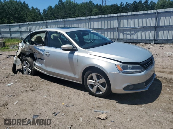 2012 Volkswagen Jetta TDI w/Premium & Nav z VIN 3VWLL7AJ7CM011404, wystawiony jako Copart lot #61536925 z przebiegiem 133 183 mil mil oraz Szkoda całkowita • Salvage title. Historia ofert i sprzedaży dostępna na DreamBid. Obrazek 4.