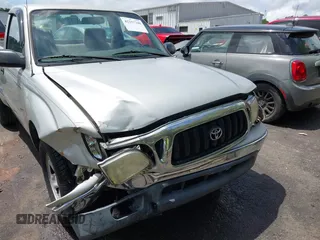2001 Toyota Tacoma z VIN 5TENL42N81Z781994, wystawiony jako IAAI lot #42257348 z przebiegiem 196 508 mil mil oraz . Historia ofert i sprzedaży dostępna na DreamBid. Obrazek 6.