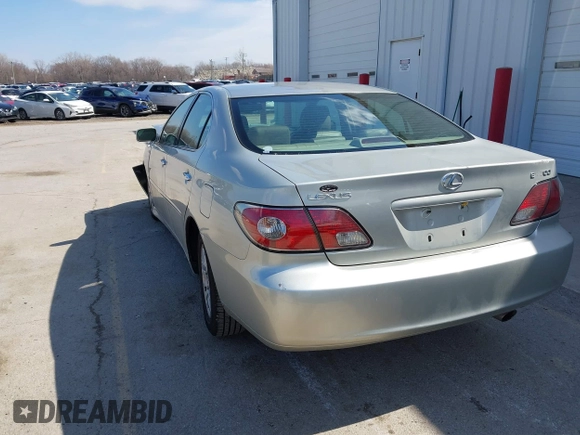 2003 Lexus ES with VIN JTHBF30G536016216, listed as a IAAI auction lot 41888373 with 108,522 mi miles. Bid and sale history available at carsss.com. Image 3.