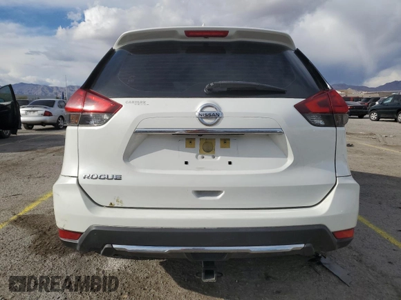 2017 Nissan Rogue SV z VIN JN8AT2MT2HW137529, wystawiony jako Copart lot #51521195 z przebiegiem 125 607 mil mil oraz Szkoda całkowita • Salvage title. Historia ofert i sprzedaży dostępna na DreamBid. Obrazek 6.