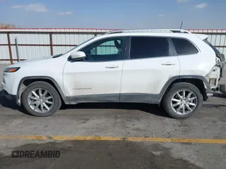 2018 Jeep Cherokee Limited with VIN 1C4PJMDXXJD522638, listed as a IAAI auction lot 41692055 with 150,701 mi miles. Bid and sale history available at carsss.com. Image 14.