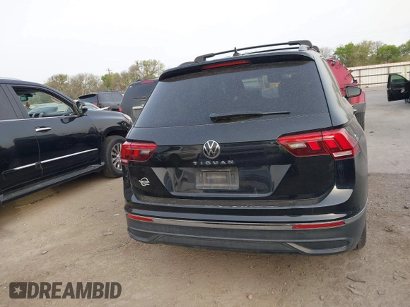 2023 Volkswagen Tiguan S z VIN 3VVRB7AX7PM036833, wystawiony jako IAAI lot #41827631 z przebiegiem 43 383 mil mil oraz . Historia ofert i sprzedaży dostępna na DreamBid. Obrazek 16.