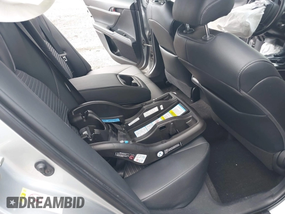 2018 Toyota Camry LE z VIN 4T1B11HK8JU649942, wystawiony jako IAAI lot #42194030 z przebiegiem 54 687 mil mil oraz . Historia ofert i sprzedaży dostępna na DreamBid. Obrazek 8.