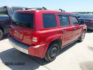 2007 Jeep Patriot Limited z VIN 1J8FF48WX7D316980, wystawiony jako IAAI lot #42004984 z przebiegiem 154 500 mil mil oraz . Historia ofert i sprzedaży dostępna na DreamBid. Obrazek 4.