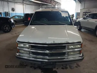 1997 Chevrolet Suburban with VIN 3GNGK26R2VG154004, listed as a IAAI auction lot 42255578 with 213,345 mi miles and . Bid and sale history available at DreamBid. Image 6.