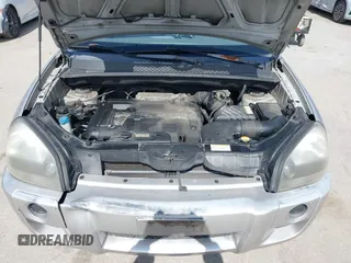 2005 Hyundai Tucson GL with VIN KM8JM12B75U075660, listed as a IAAI auction lot 42037735 with 157,453 mi miles. Bid and sale history available at carsss.com. Image 10.