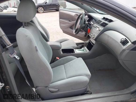 2005 Toyota Solara SE z VIN 4T1CE38P95U992250, wystawiony jako IAAI lot #42116376 z przebiegiem Nie podano mil oraz . Historia ofert i sprzedaży dostępna na DreamBid. Obrazek 5.