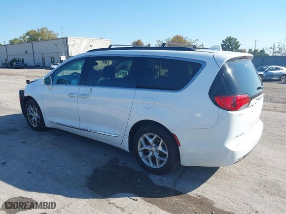 2017 Chrysler Pacifica Touring-L with VIN 2C4RC1BG9HR516082, listed as a IAAI auction lot 40524527 with NaN miles. Bid and sale history available at carsss.com. Image 3.