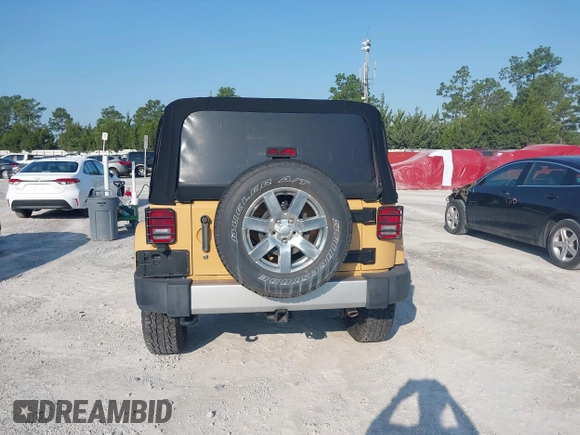 2013 Jeep Wrangler Arctic z VIN 1C4GJWBG2DL634942, wystawiony jako IAAI lot #42373239 z przebiegiem 131 470 mil mil oraz . Historia ofert i sprzedaży dostępna na DreamBid. Obrazek 17.