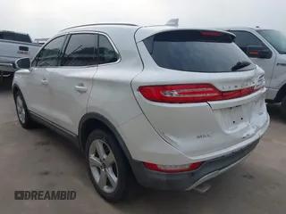 2017 Lincoln MKC Premiere z VIN 5LMCJ1C99HUL69530, wystawiony jako IAAI lot #42278151 z przebiegiem 45 809 mil mil oraz . Historia ofert i sprzedaży dostępna na DreamBid. Obrazek 3.