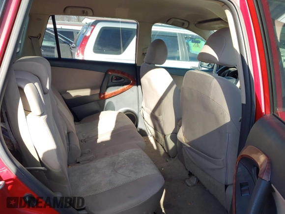 2007 Toyota RAV4 with VIN JTMZD33V876043075, listed as a IAAI auction lot 41464567 with 206,969 mi miles. Bid and sale history available at carsss.com. Image 8.