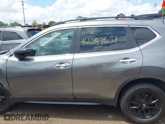 2018 Nissan Rogue SV z VIN 5N1AT2MV3JC720403, wystawiony jako IAAI lot #42287651 z przebiegiem 94 156 mil mil oraz . Historia ofert i sprzedaży dostępna na DreamBid. Obrazek 14.