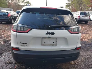 2019 Jeep Cherokee Latitude Plus with VIN 1C4PJMLB4KD321809, listed as a IAAI auction lot 40982234 with 132,496 mi miles. Bid and sale history available at carsss.com. Image 16.