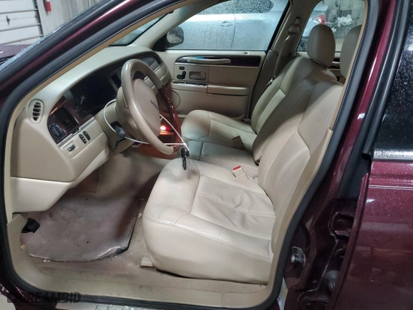 2008 Lincoln Town Car Limited with VIN 2LNHM82V58X659991, listed as a Copart auction lot 47543445 with 105,411 mi miles and Non Repairable. Bid and sale history available at carsss.com. Image 7.
