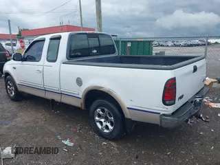 1997 Ford F-150 XL z VIN 1FTEX17L1VNB15658, wystawiony jako IAAI lot #42353422 z przebiegiem 217 975 mil mil oraz . Historia ofert i sprzedaży dostępna na DreamBid. Obrazek 3.