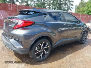 2018 Toyota C-HR XLE z VIN NMTKHMBX5JR045242, wystawiony jako IAAI lot #42209395 z przebiegiem 78 755 mil mil oraz . Historia ofert i sprzedaży dostępna na DreamBid. Obrazek 4.