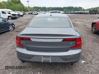2018 Volvo S90 Momentum z VIN LVY982MK1JP038653, wystawiony jako IAAI lot #42271261 z przebiegiem 92 519 mil mil oraz . Historia ofert i sprzedaży dostępna na DreamBid. Obrazek 17.