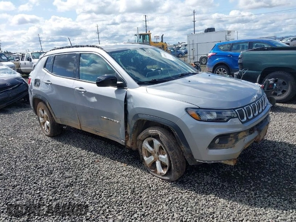 2022 Jeep Compass Altitude with VIN 3C4NJDBB9NT135223, listed as a IAAI auction lot 41935451 with 38,215 mi miles and . Bid and sale history available at carsss.com. Image 1.