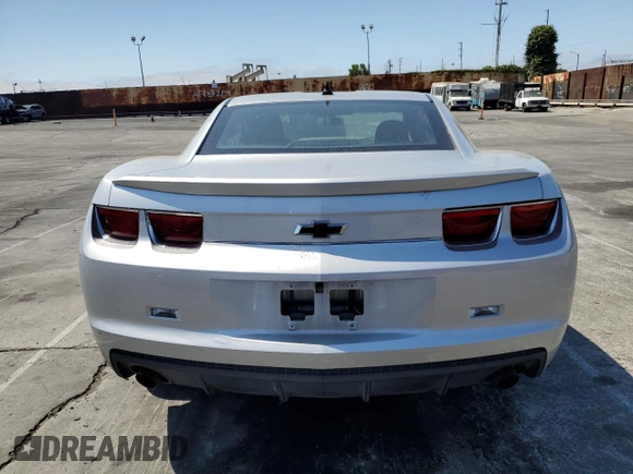 2013 Chevrolet Camaro LS z VIN 2G1FA1E36D9160856, wystawiony jako Copart lot #58444415 z przebiegiem 152 328 mil mil oraz Czysty tytuł • Clean title. Historia ofert i sprzedaży dostępna na DreamBid. Obrazek 6.
