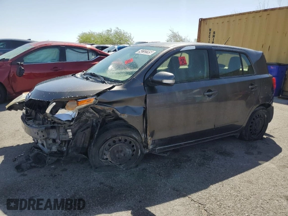2012 Scion xD z VIN JTKKU4B47C1028244, wystawiony jako Copart lot #54232205 z przebiegiem 99 999 mil mil oraz Tytuł czysty. Historia ofert i sprzedaży dostępna na DreamBid. Obrazek 1.