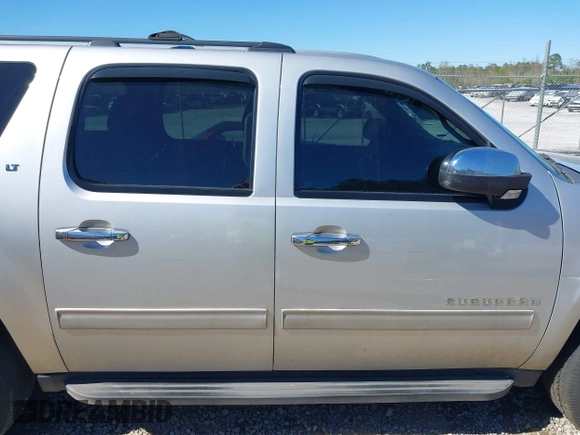 2014 Chevrolet Suburban LT with VIN 1GNSCJE06ER105294, listed as a IAAI auction lot 41687882 with 200,698 mi miles. Bid and sale history available at carsss.com. Image 13.