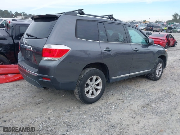 2013 Toyota Highlander with VIN 5TDZK3EH4DS137768, listed as a IAAI auction lot 41399693 with 179,372 mi miles. Bid and sale history available at carsss.com. Image 4.