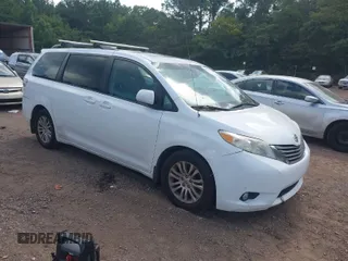 2014 Toyota Sienna XLE with VIN 5TDYK3DC0ES480824, listed as a IAAI auction lot 40181731 with 192,709 mi miles. Bid and sale history available at carsss.com. Image 1.