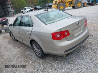 2006 Volkswagen Jetta 2.5L with VIN 3VWSF71K46M702678, listed as a IAAI auction lot 40882527 with 86,506 mi miles and . Bid and sale history available at DreamBid. Image 3.