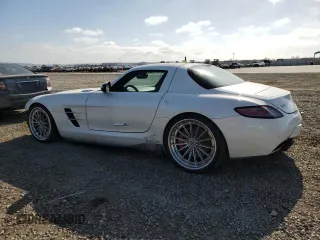 2012 Mercedes-Benz SLS AMG SLS AMG z VIN WDDRJ7HA6CA009333, wystawiony jako Copart lot #53964205 z przebiegiem 22 785 mil mil oraz Szkody całkowita. Historia ofert i sprzedaży dostępna na DreamBid. Obrazek 2.