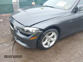 2015 BMW 3 Series 328i xDrive z VIN WBA3B3C56FF548474, wystawiony jako IAAI lot #42366206 z przebiegiem 73 042 mil mil oraz . Historia ofert i sprzedaży dostępna na DreamBid. Obrazek 17.