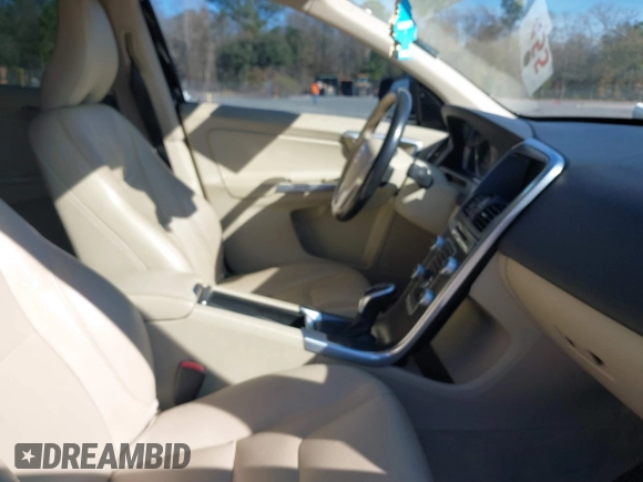 2016 Volvo XC60 T6 Drive-E z VIN YV449MDK0G2825672, wystawiony jako IAAI lot #41351214 z przebiegiem 140 633 mil mil oraz . Historia ofert i sprzedaży dostępna na DreamBid. Obrazek 5.