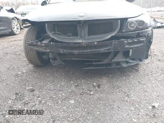 2006 BMW 3 Series 325i with VIN WBAVB13576KX45531, listed as a IAAI auction lot 41941014 with Not Provided miles and . Bid and sale history available at carsss.com. Image 6.
