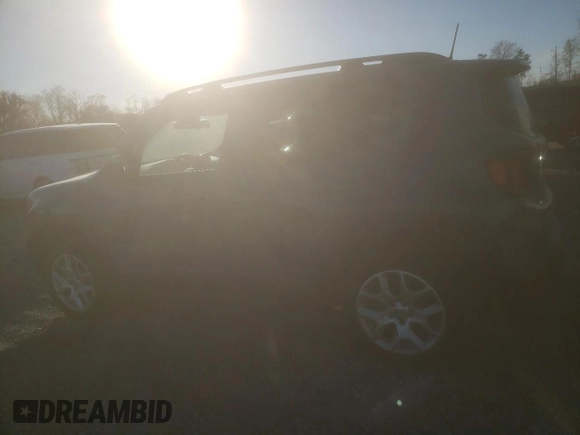 2018 Jeep Renegade Latitude with VIN ZACCJBBB1JPH56663, listed as a Copart auction lot 49224205 with 77,335 mi miles and Salvage Title. Bid and sale history available at DreamBid. Image 2.