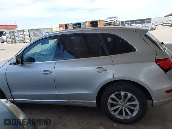 2014 Audi Q5 Premium z VIN WA1CFAFP5EA108342, wystawiony jako IAAI lot #42371378 z przebiegiem 78 602 mil mil oraz . Historia ofert i sprzedaży dostępna na DreamBid. Obrazek 14.