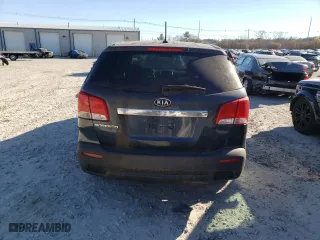 2011 Kia Sorento LX with VIN 5XYKTCA18BG032622, listed as a Copart auction lot 81413914 with 146,717 mi miles and Clean Title. Bid and sale history available at carsss.com. Image 6.