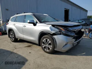 2021 Toyota Highlander XLE with VIN 5TDHZRBH6MS528368, listed as a Copart auction lot 59652945 with 102,712 mi miles and Salvage title. Bid and sale history available at DreamBid. Image 4.