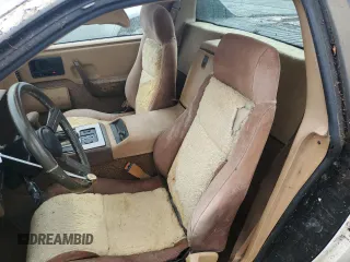 1984 Pontiac Fiero z VIN 1G2AF37R6EP320306, wystawiony jako Copart lot #68255394 z przebiegiem 49 284 mil mil oraz Tytuł czysty. Historia ofert i sprzedaży dostępna na DreamBid. Obrazek 10.