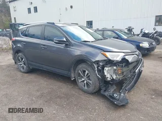2018 Toyota RAV4 XLE z VIN 2T3WFREV9JW445903, wystawiony jako IAAI lot #42119869 z przebiegiem 47 866 mil mil oraz . Historia ofert i sprzedaży dostępna na DreamBid. Obrazek 1.