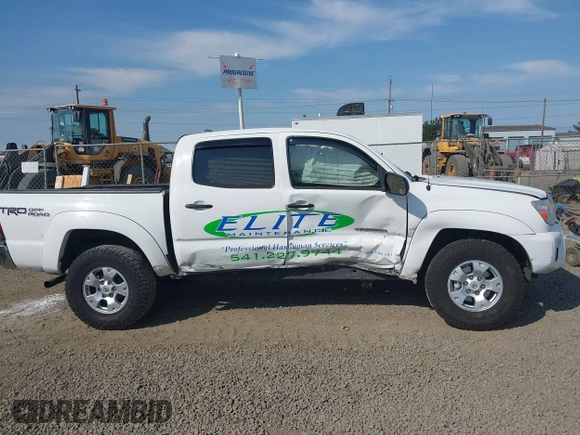 2014 Toyota Tacoma PreRunner with VIN 3TMJU4GN7EM158230, listed as a IAAI auction lot 40010521 with 145,185 mi miles. Bid and sale history available at carsss.com. Image 13.