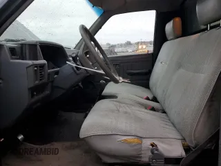 1995 Mitsubishi Mighty Max z VIN JA7LS21G4SP000718, wystawiony jako Copart lot #83634734 z przebiegiem 129 382 mil mil oraz Szkody całkowita. Historia ofert i sprzedaży dostępna na DreamBid. Obrazek 7.