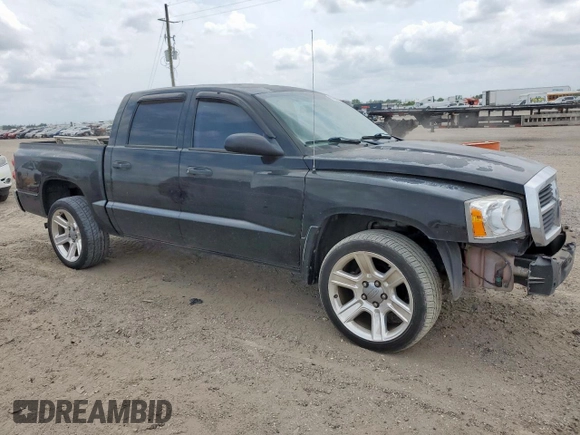 2005 Dodge Dakota ST z VIN 1D7HE28K35S235225, wystawiony jako Copart lot #57684725 z przebiegiem 184 546 mil mil oraz Szkoda całkowita • Salvage title. Historia ofert i sprzedaży dostępna na DreamBid. Obrazek 4.