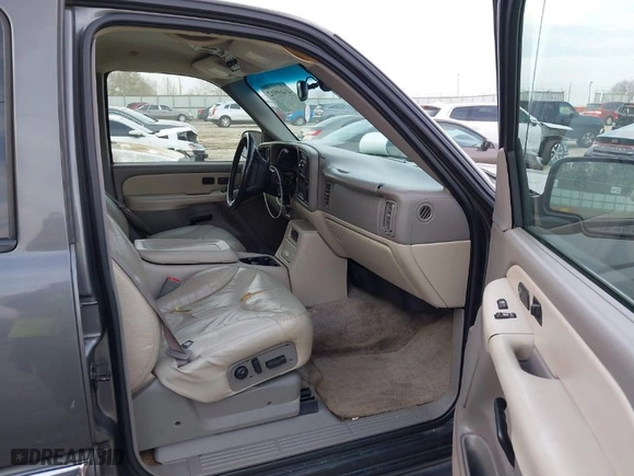 2002 GMC Yukon SLT with VIN 1GKEC13ZX2J217778, listed as a IAAI auction lot 41469912 with 293,497 mi miles. Bid and sale history available at carsss.com. Image 5.