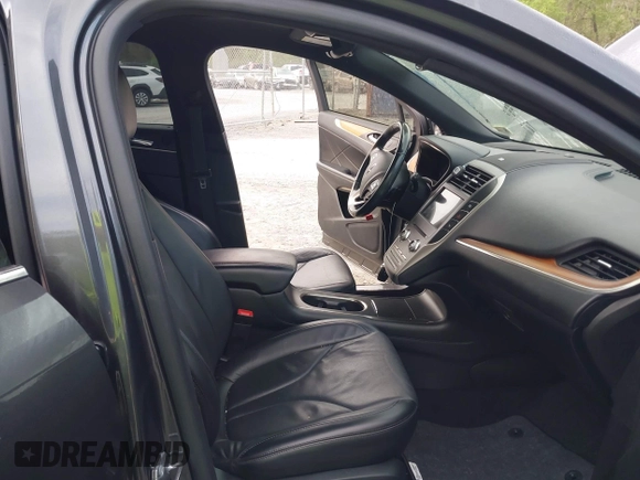 2018 Lincoln MKC Reserve with VIN 5LMTJ3DH6JUL08255, listed as a IAAI auction lot 42095399 with 41,267 mi miles and . Bid and sale history available at DreamBid. Image 5.